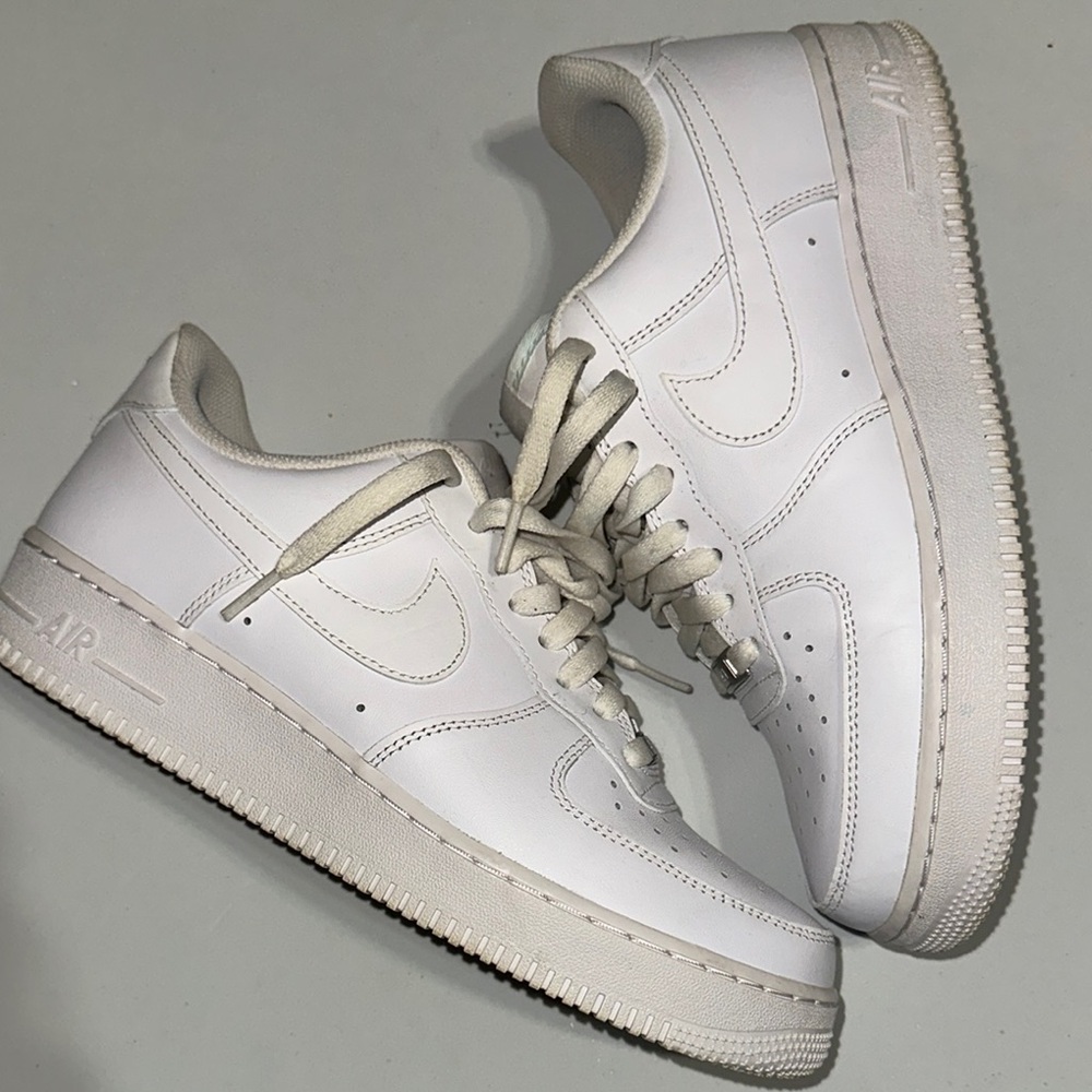 Nike White Sneakers Classic Low-Top Design